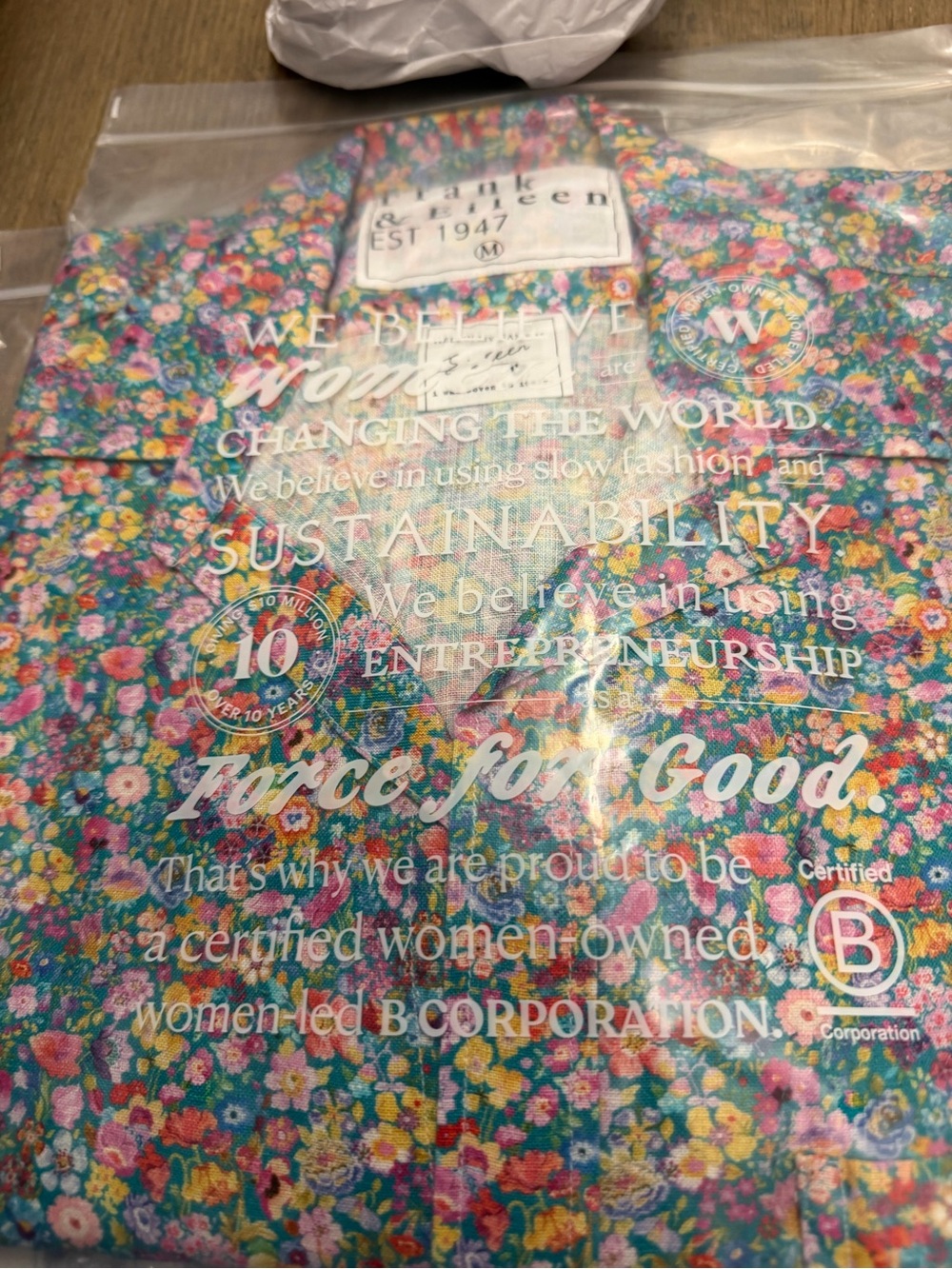 Frank & Eileen Floral Button-Down Shirt Eileen size medium NWT
